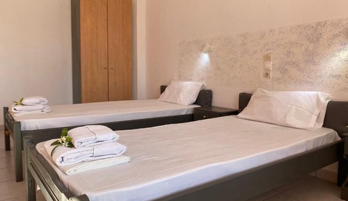 Basic Triple Room, Non Smoking, Pool View