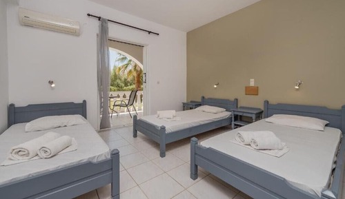 Basic Triple Room, Garden View