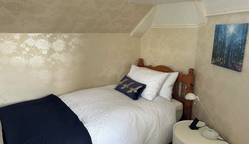 Single Room (MULL)
