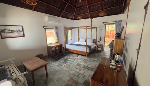 Forest Nest with King Bed Bungalow