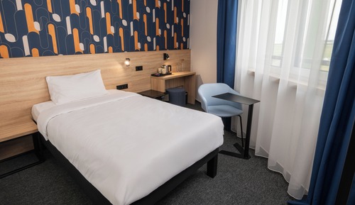 Standard Room, 1 Queen Bed