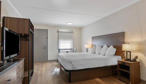 Standard Room, 1 King Bed, Non Smoking, Kitchenette (2nd Floor)