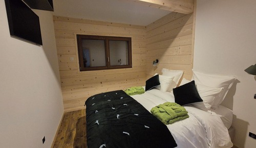 Senior Penthouse, Lake View