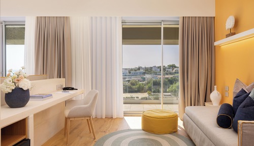 Deluxe Suite