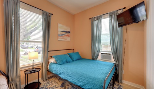 House (2 Bedrooms)
