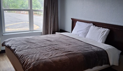 Standard Single Room, 1 King Bed, Non Smoking