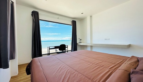 Signature House, Beach View