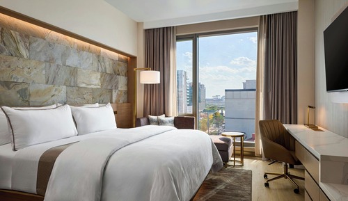 Deluxe Room, 1 King Bed, City View