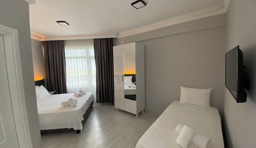 Basic Triple Room, Balcony, Garden View