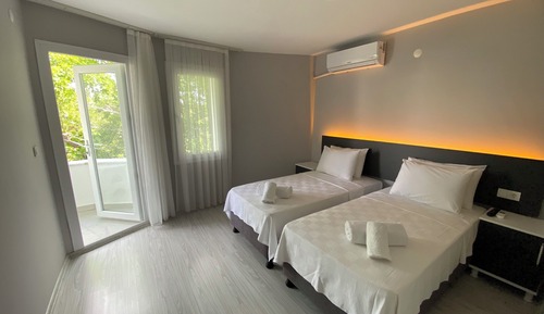 Basic Twin Room, Balcony, Garden View