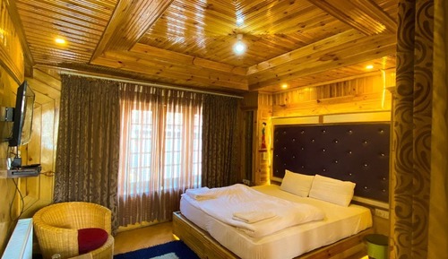 Super Deluxe Room with Mountain View