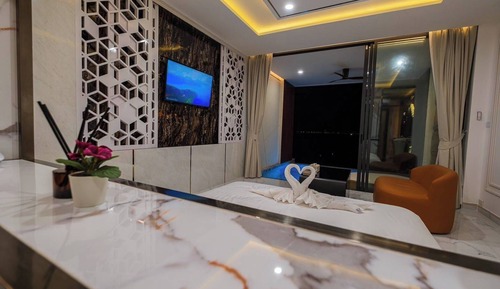Luxury Room, 1 King Bed, Balcony, Sea View