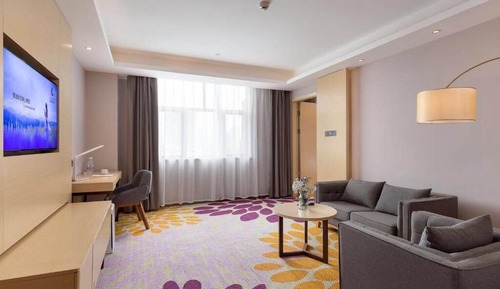 Luxury Suite, City View