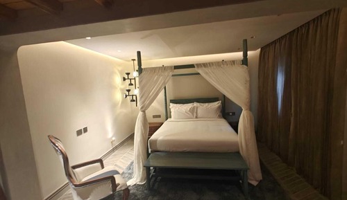 Cozy Costa Room