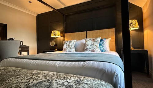 Suite, Private Bathroom