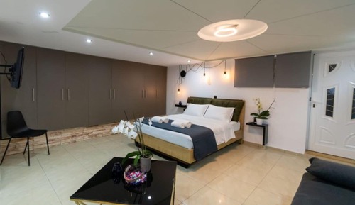 Deluxe Suite, Kitchen, Ground Floor