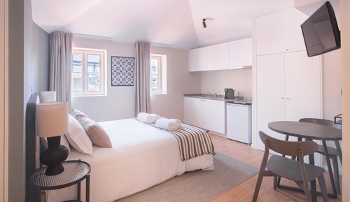Superior Studio, River View