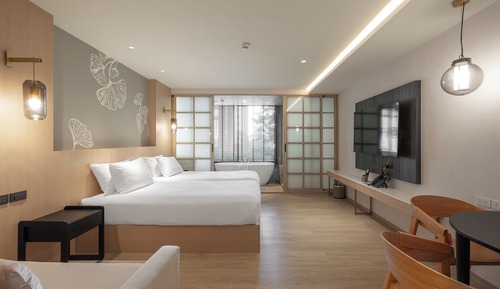 One Deluxe King Bed (Japanese Style)