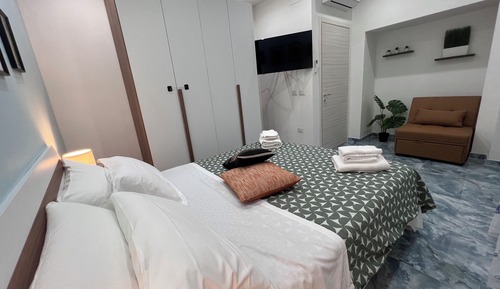 Basic Room, Refrigerator & Microwave