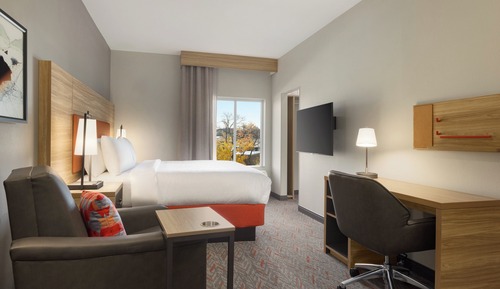 Studio Suite, 1 King Bed, Roll-in Shower (Communications, Mobility Access)
