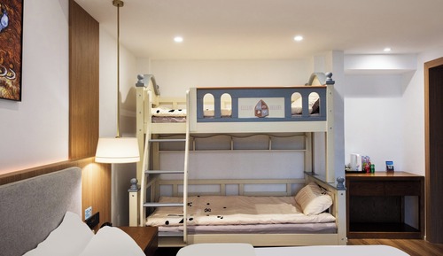 Exclusive Suite, Courtyard View