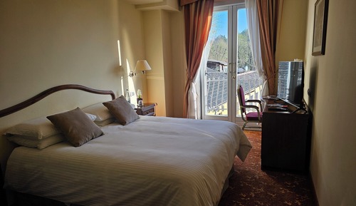 Superior Double or Twin Room, Balcony, Partial Lake View
