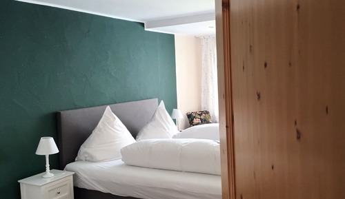 Basic Double Room, 1 Queen Bed