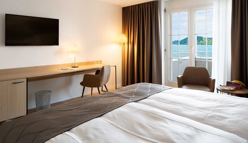 Doppelzimmer mit Balkon und Seeblick