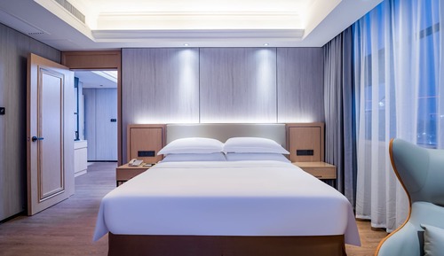 Executive Suite, 1 King Bed, Non Smoking, River View