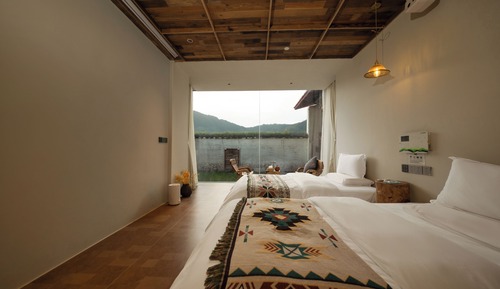 Classic Twin Room, Hill View