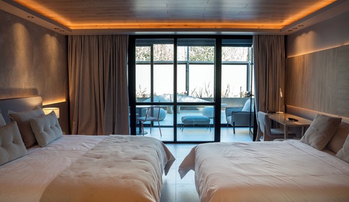 Deluxe Suite, 1 King Bed with Sofa bed, Courtyard View, Ground Floor