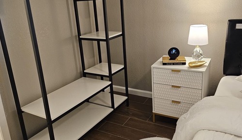 Comfort Apartment#3, 1 QueenBed w/ FullSize SofaBed, DiningRoom, LivingRoom, FullBathroom, Lakeside