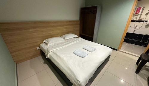Standard Room, 1 Queen Bed