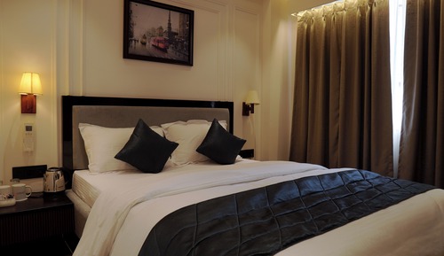 Deluxe Double Room, 1 Queen Bed, Smoking, City View