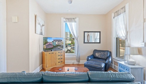 House, Private Bathroom, City View (702)