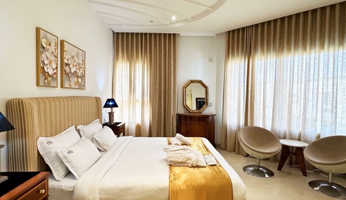 Premium Suite, 1 King Bed, Pool Access, Pool View