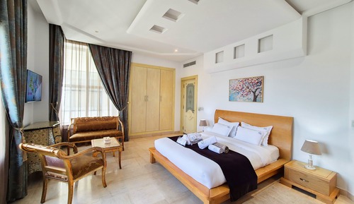 Presidential Suite, 1 King Bed, Pool Access, Lake View