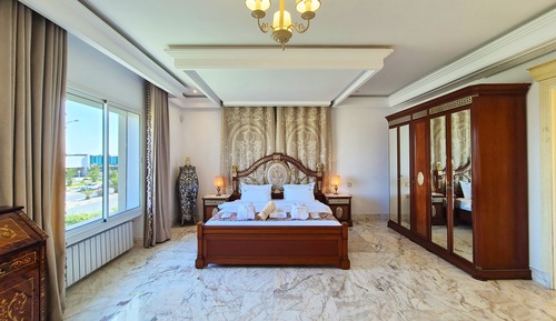 Royal Suite, 1 King Bed, Pool Access, Lake View