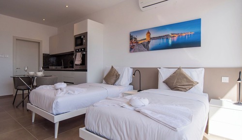 Studio Suite, City View