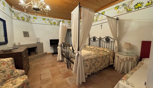 Classic Triple Room, Hill View