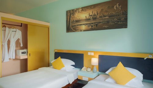 Junior Suite, 2 Twin Beds, Balcony, Pool View