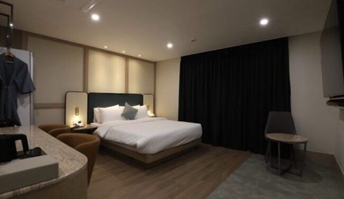 2. Deluxe