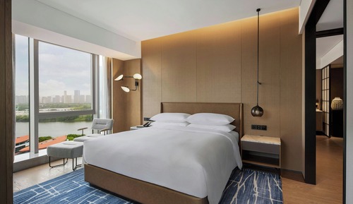 Luxury Suite, 1 King Bed, Bay View