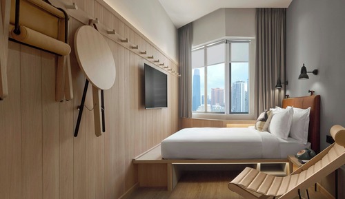 Executive Room, 1 Queen Bed, Non Smoking, City View