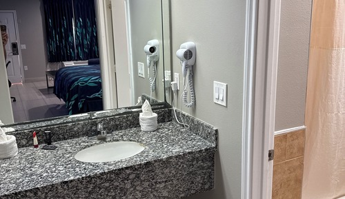 Basic Single Room, Multiple Beds, Smoking, Bathtub