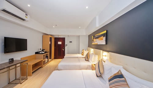 ROSE SUITE ( 1 queen and 1 twin ( 2 single ) )