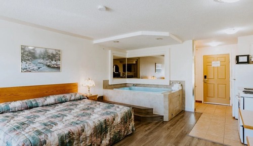Suite, 1 King Bed, Kitchenette