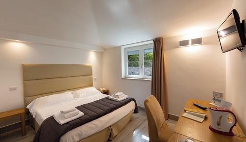 Classic Double Room, Garden View