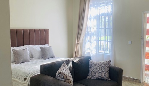 Deluxe Suite, Courtyard View