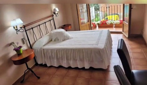 Comfort Room, 1 Queen Bed, Balcony, Mountain View